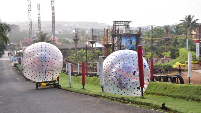 9940land-zorbing-thumb1